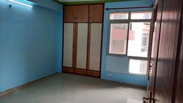 Room in 3 BHK Apartment at Surya Lake View Apartment, Gomti Nagar – for Rent