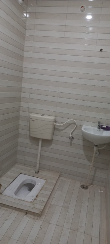 Bathroom in 3 BHK Apartment at Surya Lake View Apartment, Gomti Nagar – for Rent