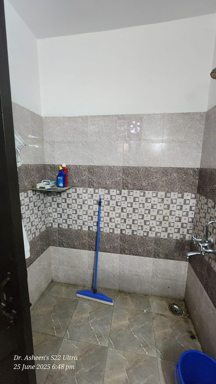 Bathroom, ansal-plaza-sector-23 3 Bedroom 2110 Sq.Ft. Builder Floor In Sector 23 Gurgaon 8926914