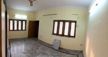 Room in 2 BHK Independent House at Yamuna Colony – for Rent