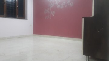 Room in 3 BHK Builder Floor at Gms Road – for Rent