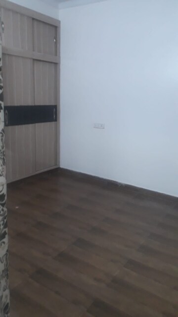 Room in 3 BHK Builder Floor at Gms Road – for Rent