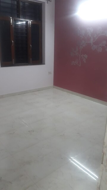 Room in 3 BHK Builder Floor at Gms Road – for Rent