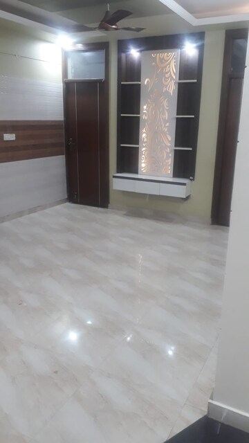 Room in 3 BHK Builder Floor at Gms Road – for Rent