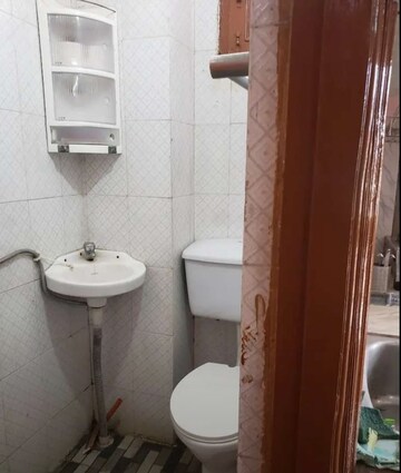 Bathroom in 1 BHK Builder Floor at Sector 49 – for Rent