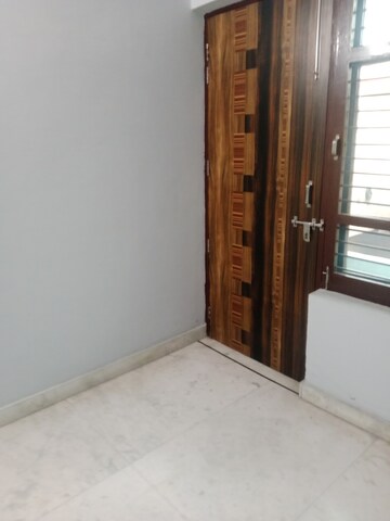Room in 2 BHK Builder Floor at Sector 6 – for Rent