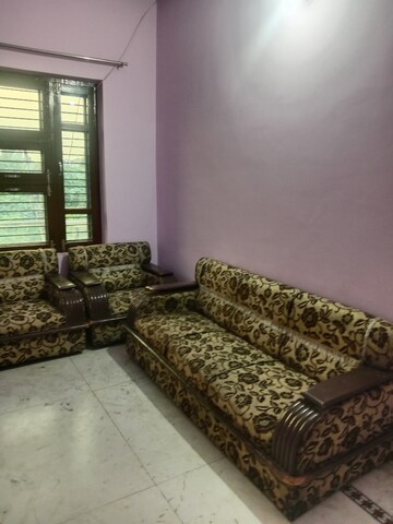 Bedroom in 2 BHK Builder Floor at Sector 6 – for Rent