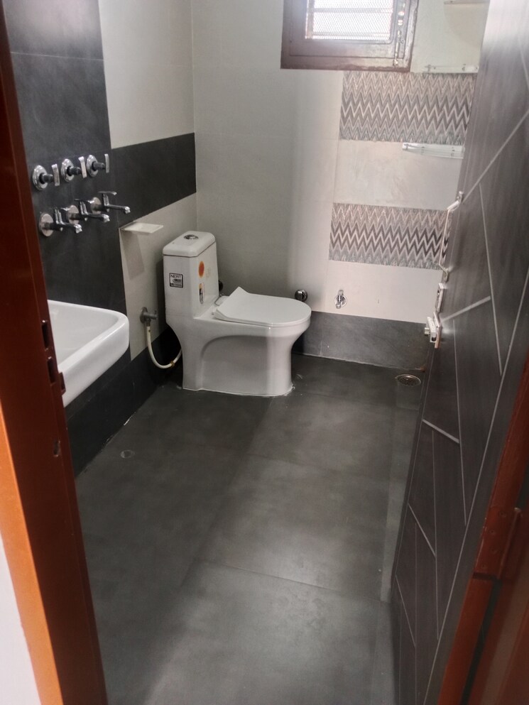 Bathroom, sector 18 1.5 Bedroom 622 Sq.Ft. Builder Floor In Sector 18 Panipat 8926992