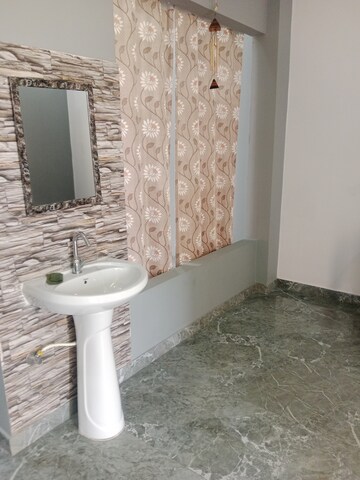 Bathroom in 1.5 BHK Builder Floor at Sector 18 – for Rent