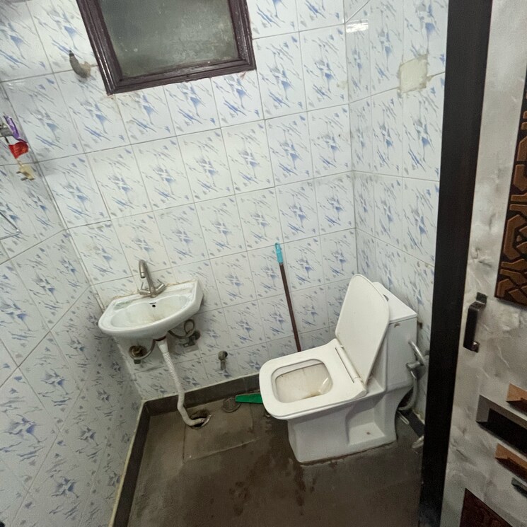 Bathroom, khirki extension 2 Bedroom 900 Sq.Ft. Builder Floor In Khirki Extension Delhi 8927038