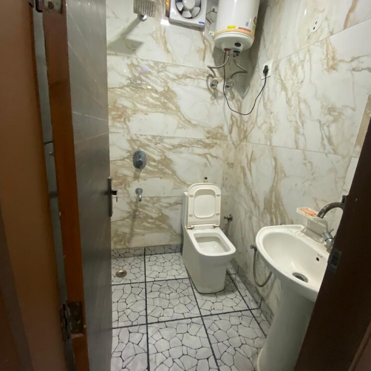 Bathroom, panchsheel vihar 3 Bedroom 1100 Sq.Ft. Builder Floor In Panchsheel Vihar Delhi 8927044
