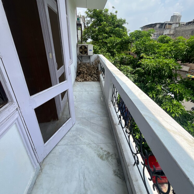 Balcony, shivalik colony 3 Bedroom 200 Sq.Yd. Builder Floor In Shivalik Colony Delhi 8927048