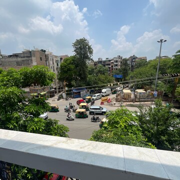 Plot Area in 3 BHK Builder Floor at Shivalik Colony – for Rent