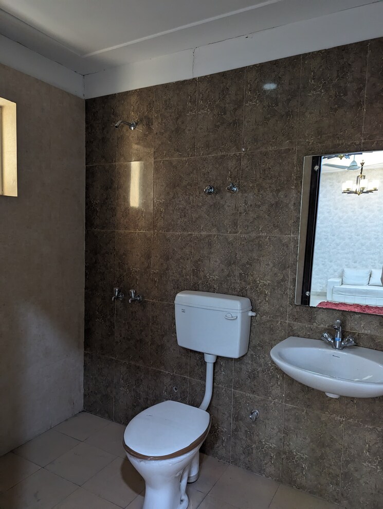 Bathroom, sarvome-shree-homes 3 Bedroom 750 Sq.Ft. Apartment In Sector 45 Faridabad 8927051