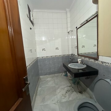 Team Area in 3 BHK Builder Floor at Shivalik Colony – for Rent