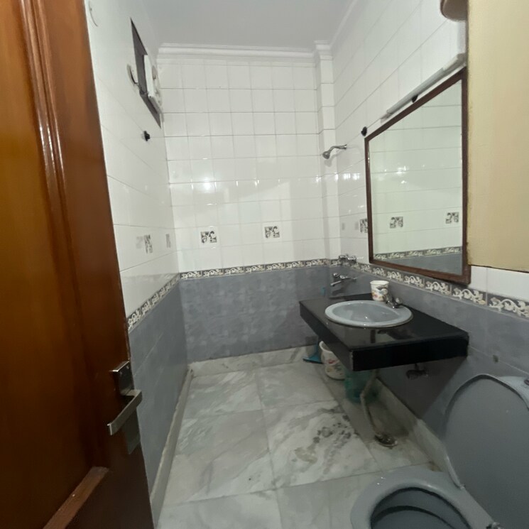 Team Area, shivalik colony 3 Bedroom 200 Sq.Yd. Builder Floor In Shivalik Colony Delhi 8927048