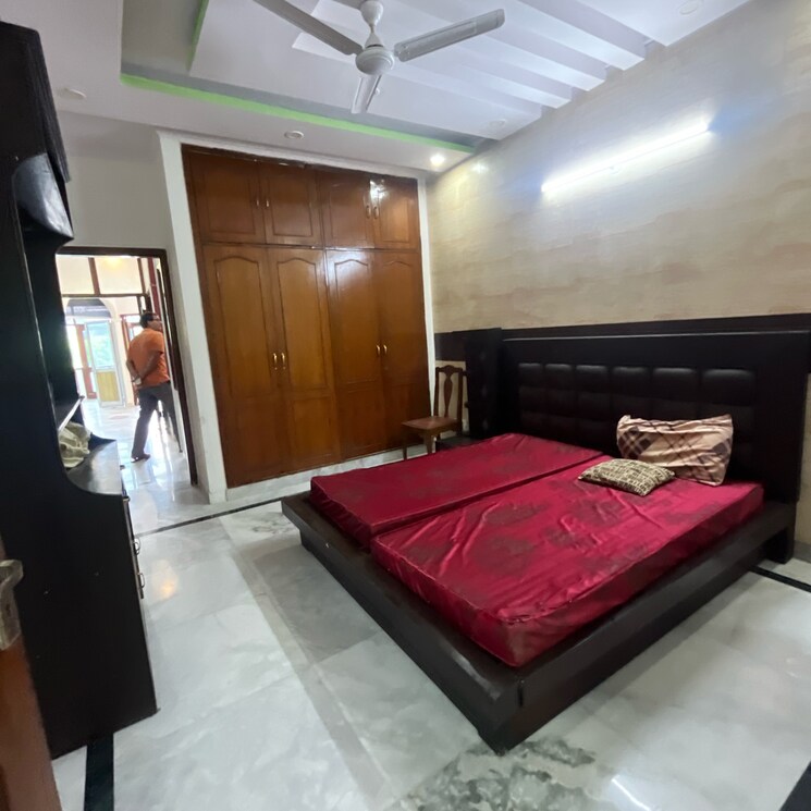Bedroom, shivalik colony 3 Bedroom 200 Sq.Yd. Builder Floor In Shivalik Colony Delhi 8927048
