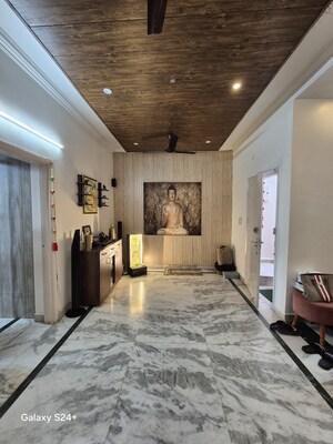 Parking in 2 BHK Builder Floor at Sector 43 – for Sale