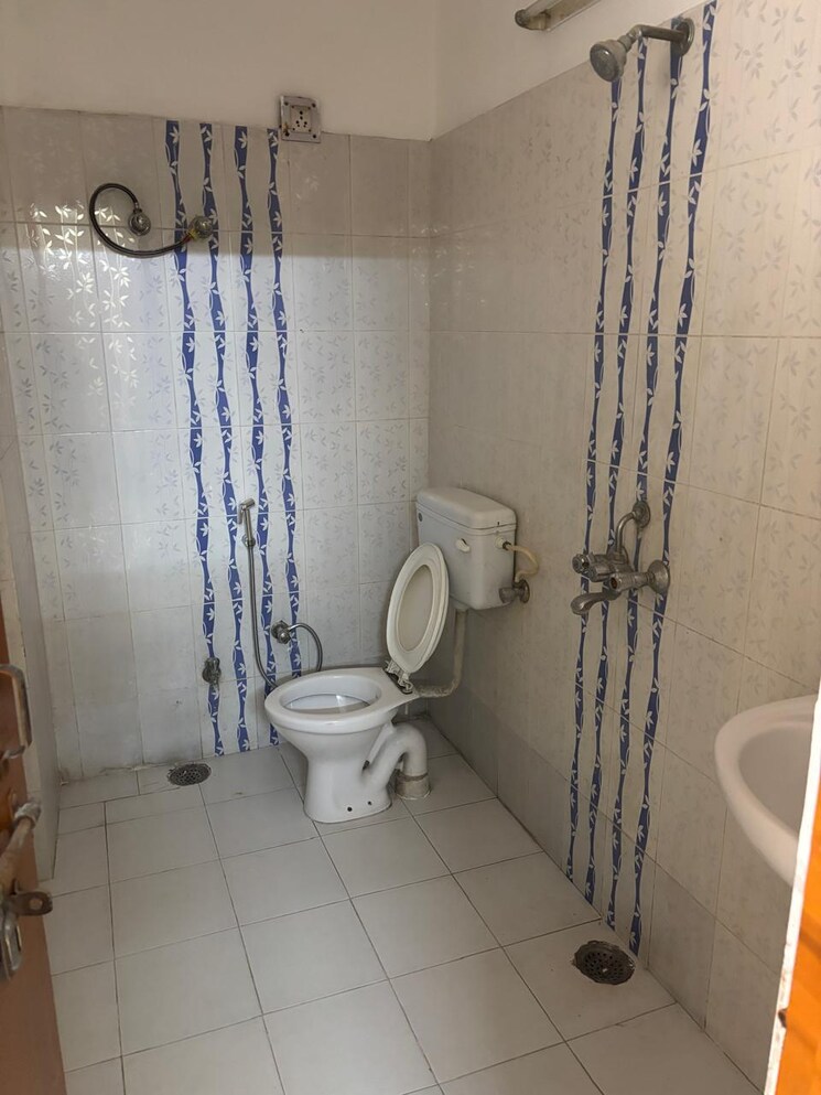 Bathroom, vikas nagar 1.5 Bedroom 650 Sq.Ft. Independent House In Vikas Nagar Lucknow 8927070