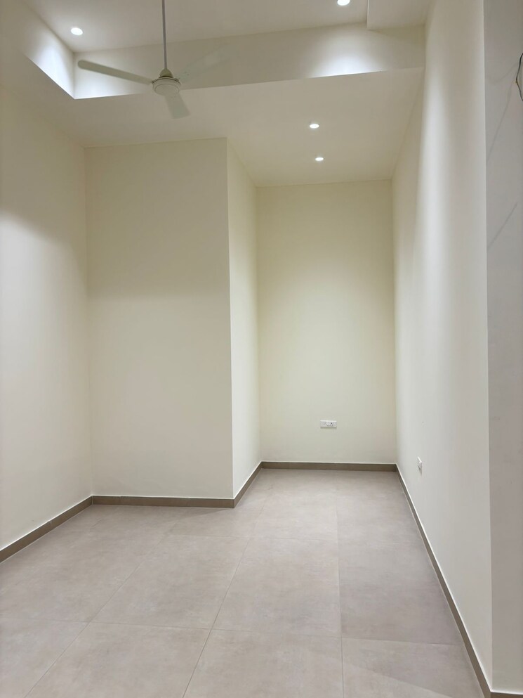 Room, lajpat nagar 4 3 Bedroom 1800 Sq.Ft. Builder Floor In Lajpat Nagar 4 Delhi 8927097