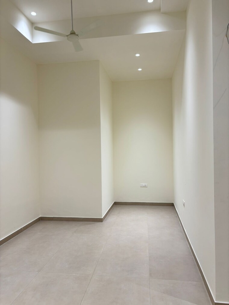 Room, lajpat nagar 4 3 Bedroom 1800 Sq.Ft. Builder Floor In Lajpat Nagar 4 Delhi 8927097