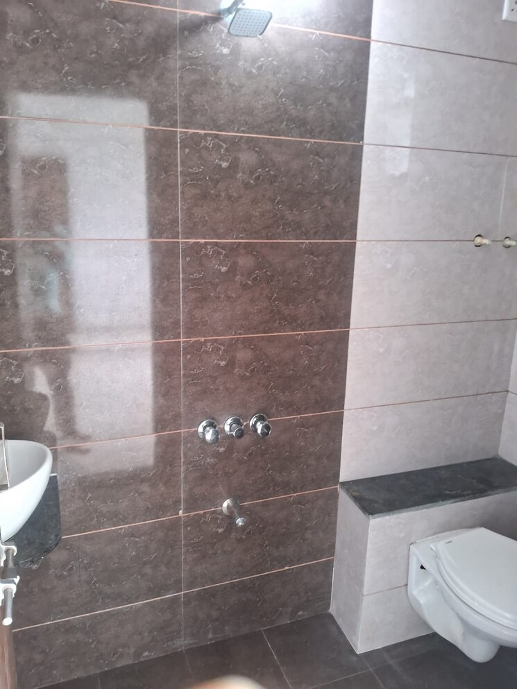 Bathroom, vaishnodevi circle 3 Bedroom 2032 Sq.Ft. Builder Floor In Vaishnodevi Circle Ahmedabad 8927104