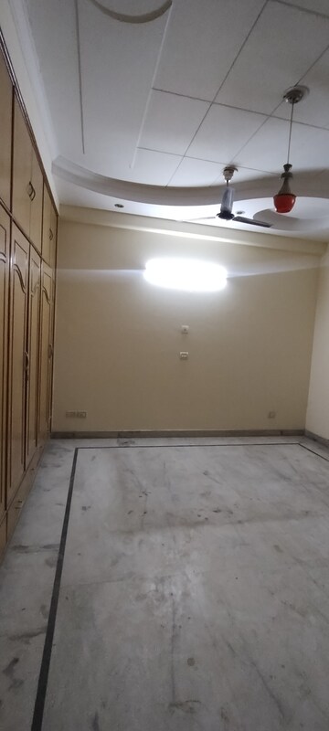 Room in 3 BHK Builder Floor at RWA Apartments Sector 19, Sector 19 – for Rent