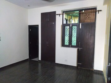 Room in 2 BHK Builder Floor at Sai Homes Sector 49, Sector 49 – for Rent