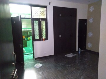 Room in 2 BHK Builder Floor at Sai Homes Sector 49, Sector 49 – for Rent