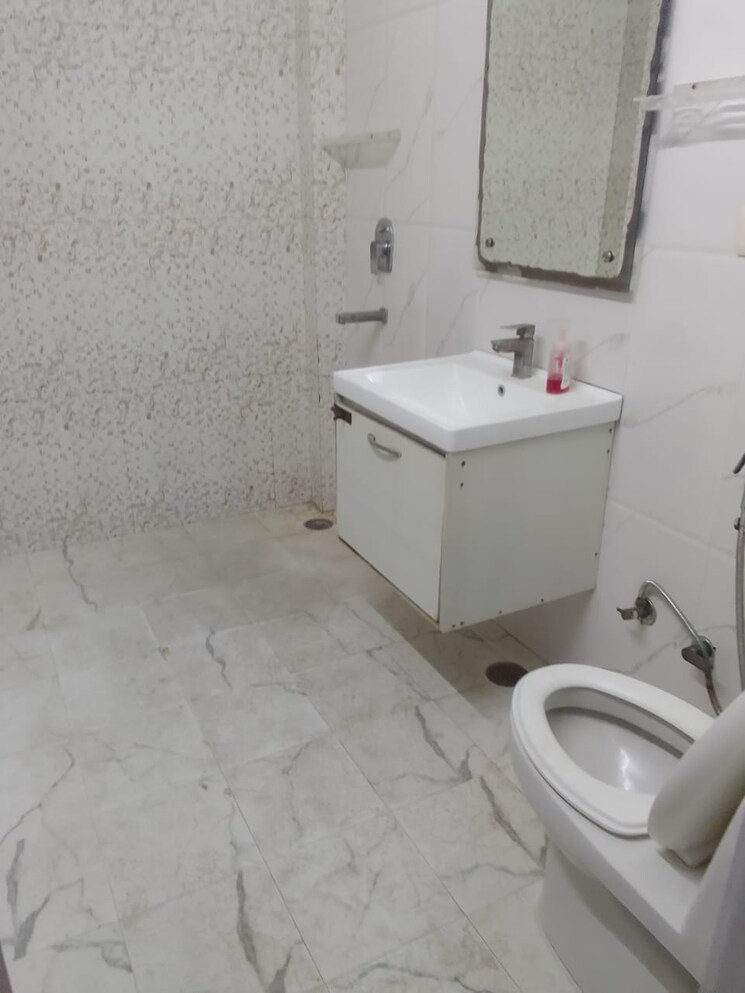 Bathroom, rwa-apartments-sector-47 3 Bedroom 1800 Sq.Ft. Builder Floor In Sector 47 Noida 8927142