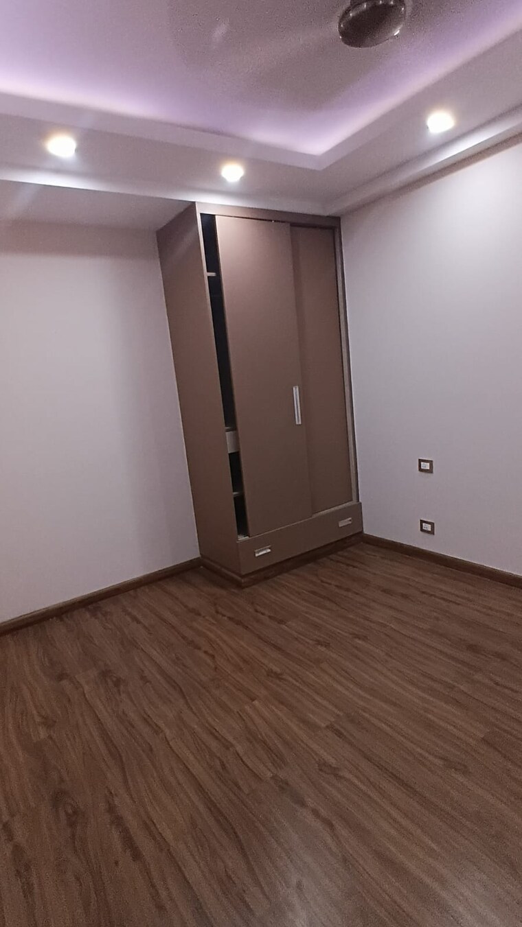 Room, dayanand colony 6+ Bedroom 4500 Sq.Ft. Independent House In Dayanand Colony Delhi 8927157