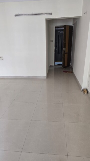 Room in 1.5 BHK Apartment at Hubtown Sunmist, Andheri East – for Rent