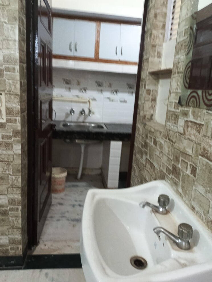 Bathroom, lajpat nagar i 2 Bedroom 900 Sq.Ft. Builder Floor In Lajpat Nagar I Delhi 8927216