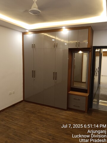 Furnished Amenities in 3 BHK Apartment at Rishita Manhattan, Gomti Nagar – for Rent