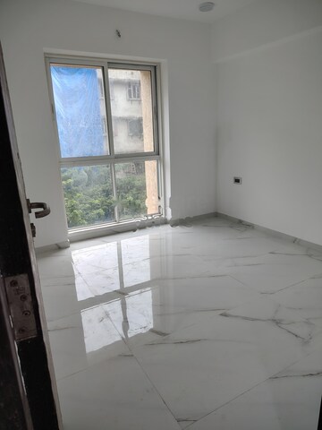 Room in 2 BHK Apartment at Nahar Amaryllis Towers and Plaza, Chandivali – for Rent