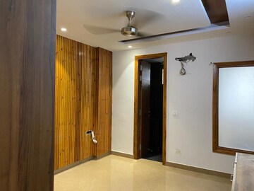 Room in 3 BHK Builder Floor at Priyadarshni Apartments, Paschim Vihar – for Rent
