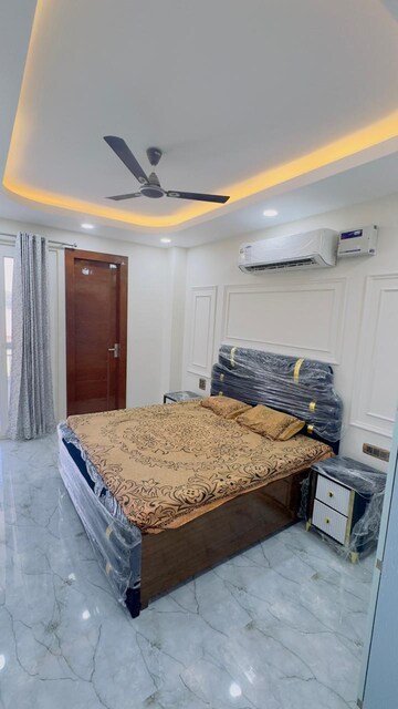 Bedroom in 3 BHK Builder Floor at Sahastradhara Road – for Rent