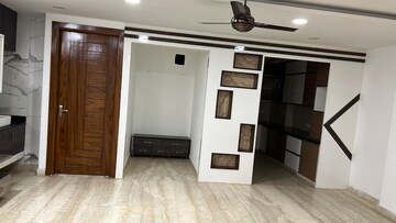 Room in 3 BHK Apartment at Jahaz Apartments, Paschim Vihar – for Rent