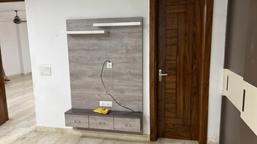 Furnished Amenities in 3 BHK Apartment at Jahaz Apartments, Paschim Vihar – for Rent