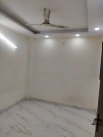 Room in 3 BHK Builder Floor at Govindpuri – for Rent