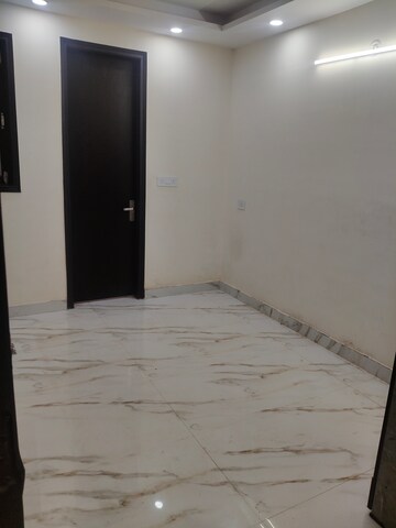 Room in 3 BHK Builder Floor at Govindpuri – for Rent
