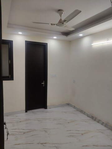 Room in 3 BHK Builder Floor at Govindpuri – for Rent