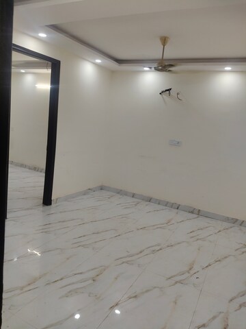 Room in 3 BHK Builder Floor at Govindpuri – for Rent
