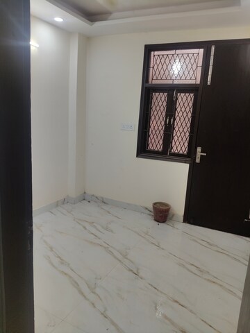 Room in 3 BHK Builder Floor at Govindpuri – for Rent