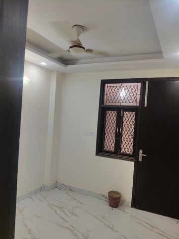 Room in 3 BHK Builder Floor at Govindpuri – for Rent