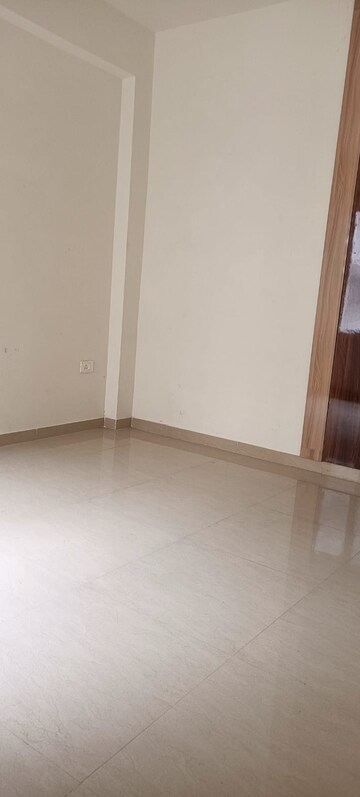 2 BHK Apartment For Rent in ROF Aalayas, Sector 102