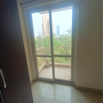 Room in 2 BHK Apartment at Signature Global Prime, Sector 63a – for Rent