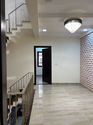 Room in 3 BHK Independent House at Sahastradhara Road – for Rent
