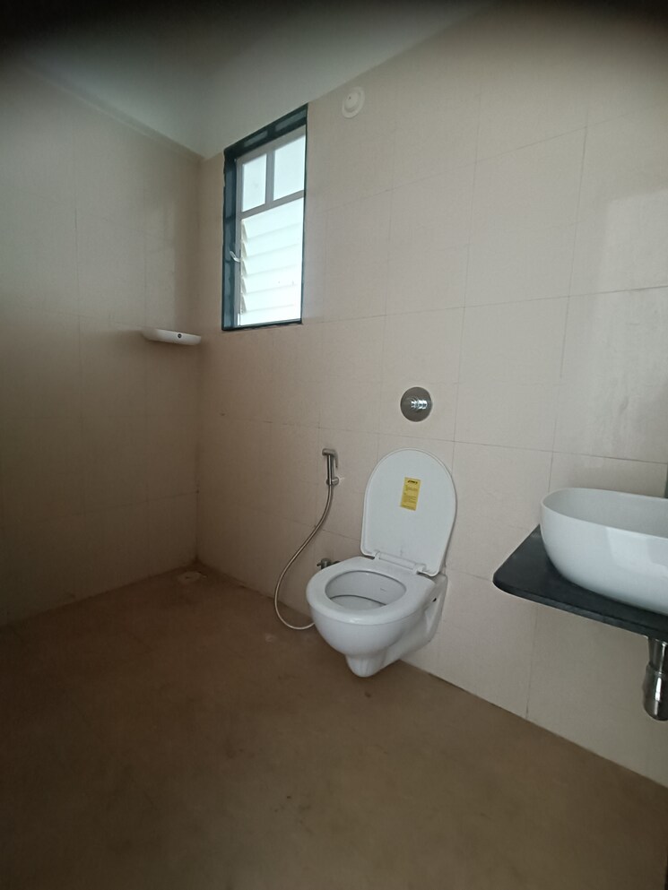 Bathroom, dynamic-grandeur 3 Bedroom 1500 Sq.Ft. Apartment In Undri Pune 8927306