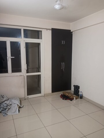 Room in 2 BHK Apartment at Wave Executive Floors, Wave City – for Rent